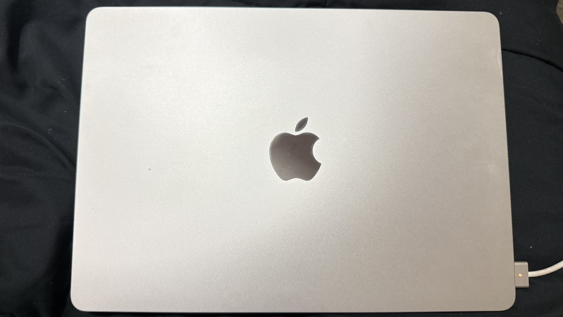 Mac Book Air 13 In  2022