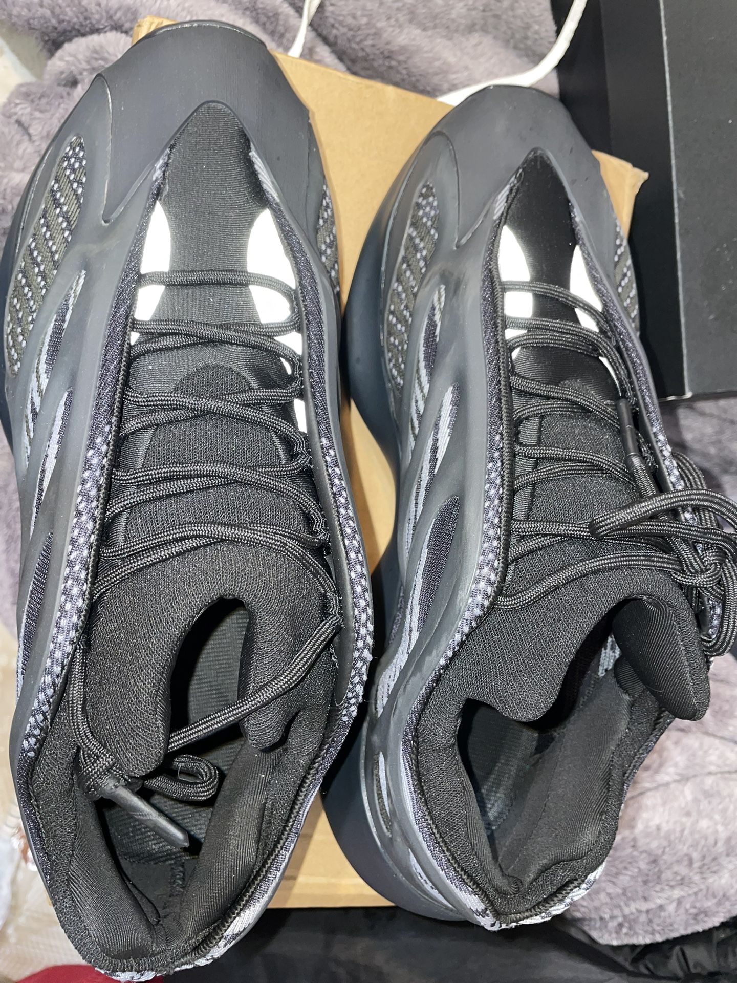 Yeezy 700 V3 Alvah