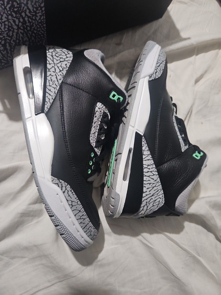 Air Jordan 3 Green Glow Size 10.5