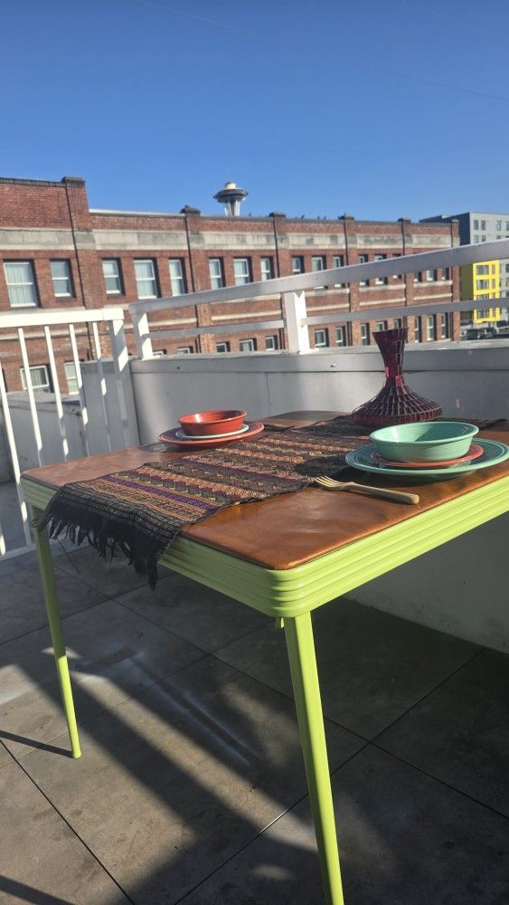 Vintage Folding Table – Seafoam Legs, OG 1950s Mood 💚🧡