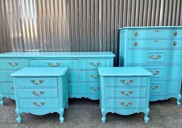 Stunning 4 Piece Bedroom Set – Expertly Refinished