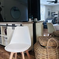 Sillas Blancas 6  $150