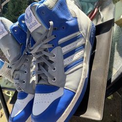 Tenis adidas #14.  $60