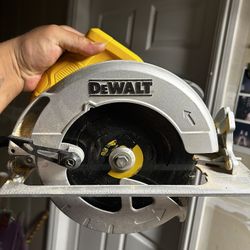 DeWalt 7 1/4 Inch Circular Saw