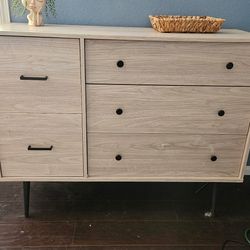 Dresser/Cabinet
