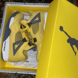 Jordan Yellow Lighting 4s