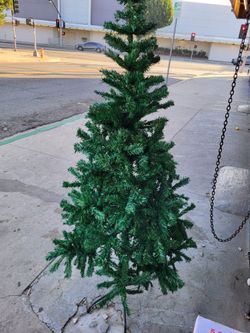 CHRISTMAS TREE 6FT