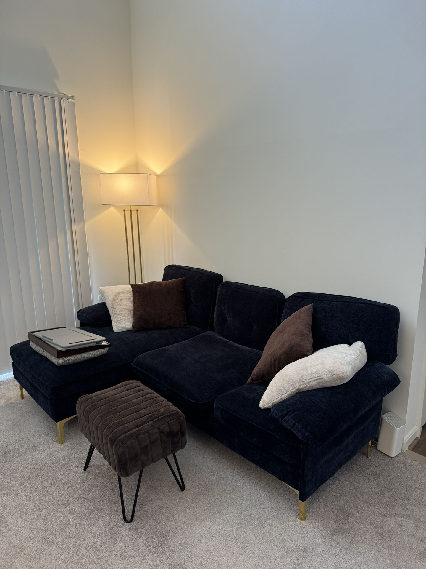 Upholstered Convertible Sectional sofa, Modern L Shaped Sectional Sofa (Almost Brand New)