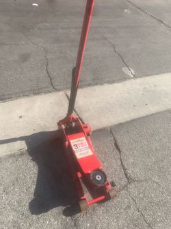 Pittsburgh Automotive 3 Ton Low Profile Floor Jack