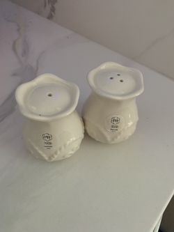 New Princess House Salt & Pepper Shaker