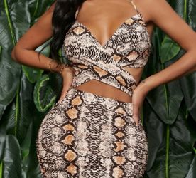 Bodycon midi dress snakeskin print size small stretchy material great condition