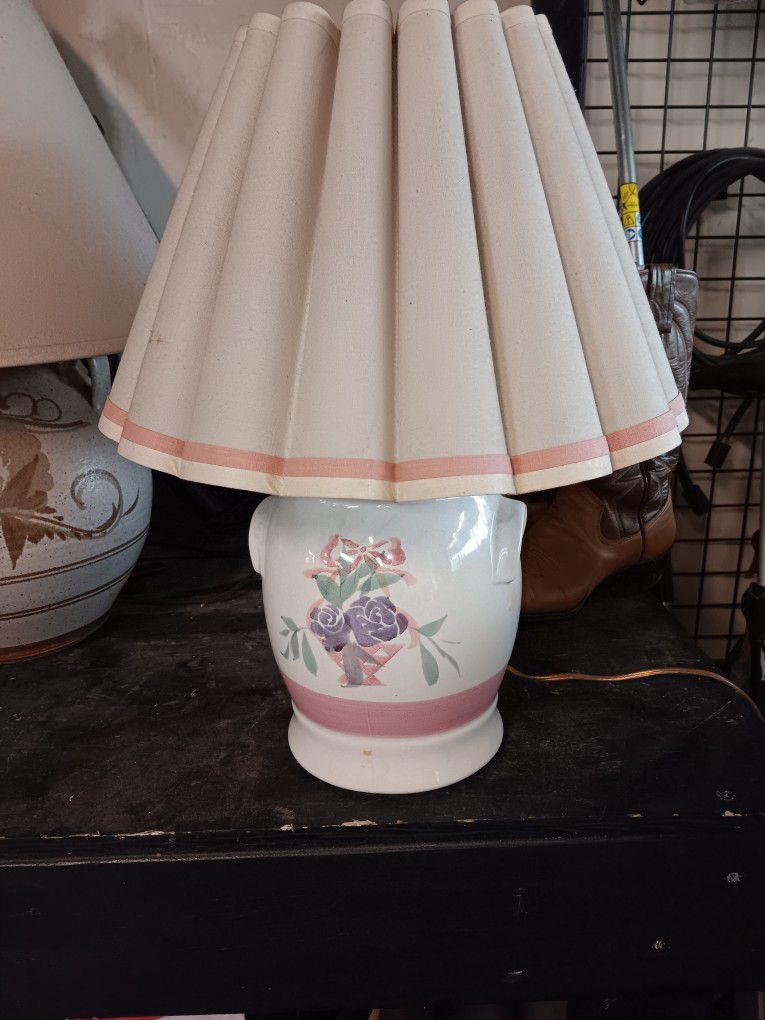 Vintage Floral Crock Pot Lamp.