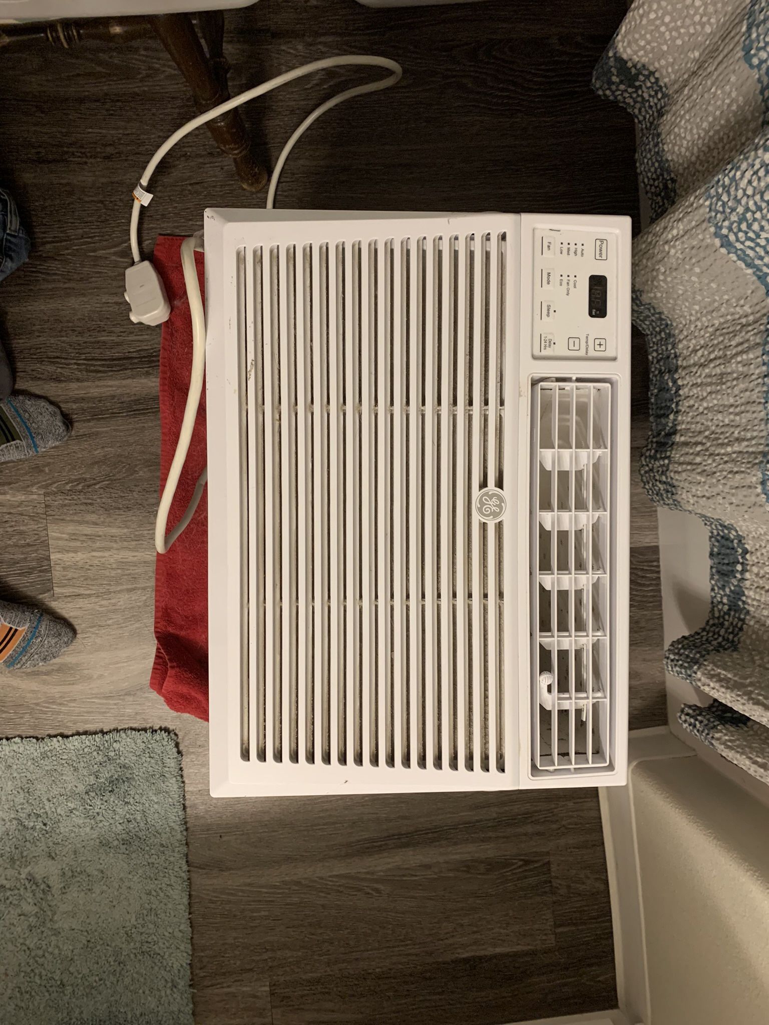 Window AC Unit with Remote + Bracket