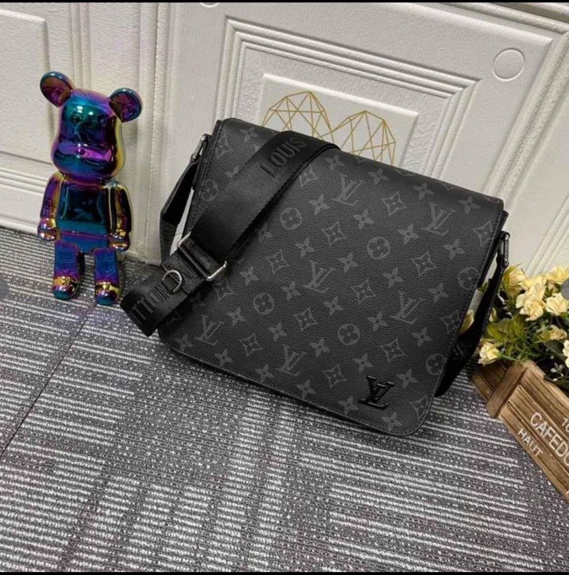 Louis Vuitton Messenger Bag