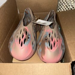 MX Sand Grey Addias Yeezy Foam RNNR 