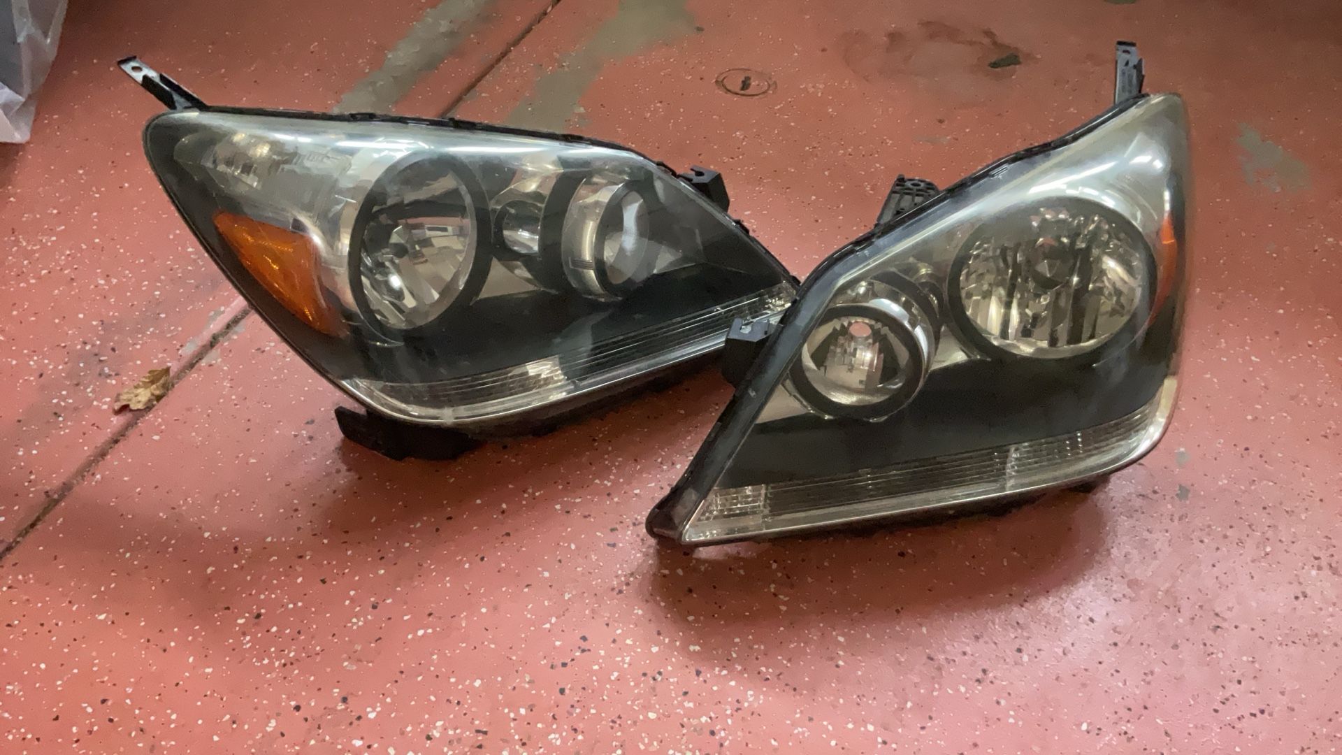 FREE 2005-2008 Honda Odyssey headlights FREE - Pickup By Jan 1st.