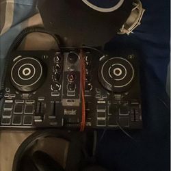 Full Dj Set. Comes with headphones and mic
