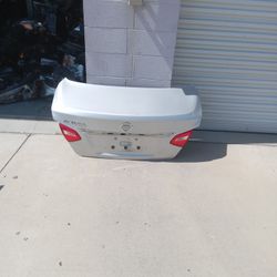 16 To 18 Trunk And Lights Nissan Altima ( Oem)