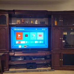 60” Sharp Aquos Quattron 3D LED TV, Like New, Model LC-60C8470U