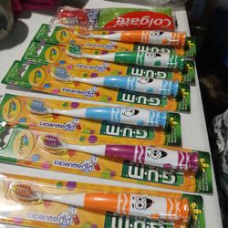 New 6 GUM Crayola Pip-Squeaks Kids' Toothbrush, Ultra-Soft, Ages 3+, 1 Count and one Colgate