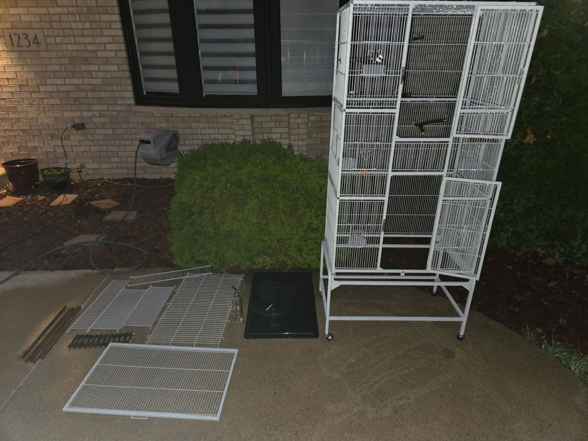 XL BIRD / HAMSTER CAGE WITH ACCECORIES
