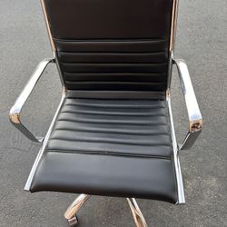 Black Adjustable Office Chair