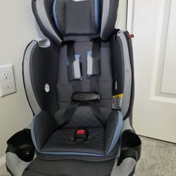 Revolve360 Slim 2-in-1 Rotating Convertible Car Seat
with Quick Clean Cover
