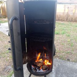 Barbecue Grill /Smoker .. Great Deal Get It For The Holiday's