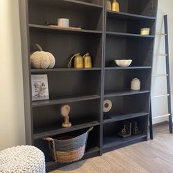 Bookcases/shelves 