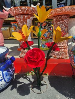 Planta metal decoracion ($65)tel (contact info removed)