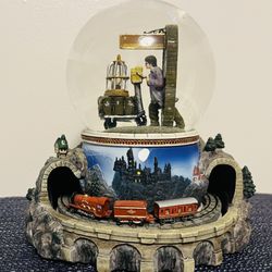 Harry Potter Platform 9 3/4 Music Box Snow Globe