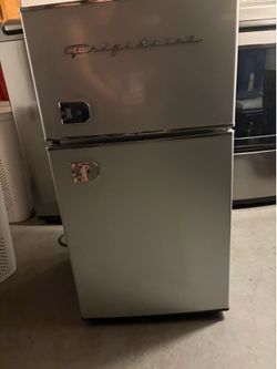 Frigidaire Mini Refrigerator