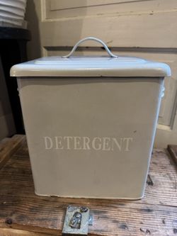 Metal Chippy Detergent Container