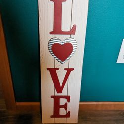 Wood love sign 