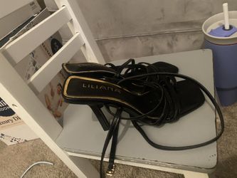 Woman’s Size 6 Shoes