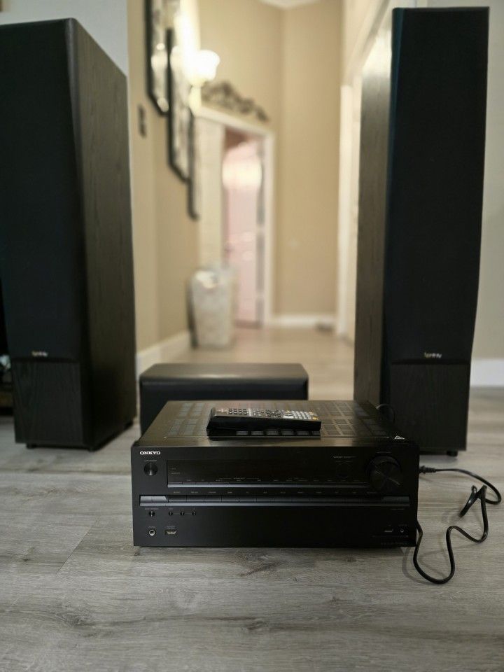 2 Infinity Tower Speakers, Center Speaker, Onkyo Reciever TX-NR636 