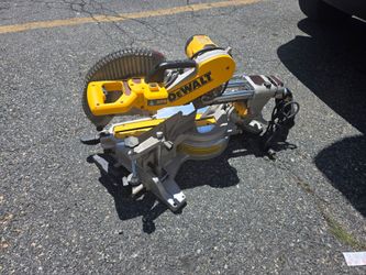 DEWALT XPS 12INCH BOUBLE BEVEL SAW $250