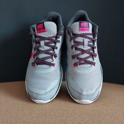 Nike Flex Trainer 5 Women’s Shoes – Grey/Pink – Size 5 US – Great Condition