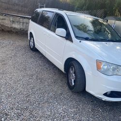 2011 Dodge Caravan Low 