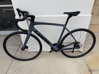 New 2025 Look 765 Optimum Road Bike we Have it in A Medium and Large Frame