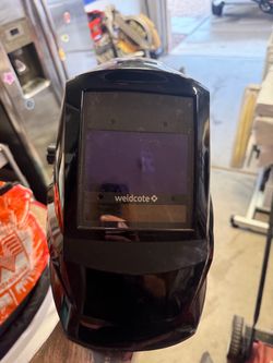 Welding helmet