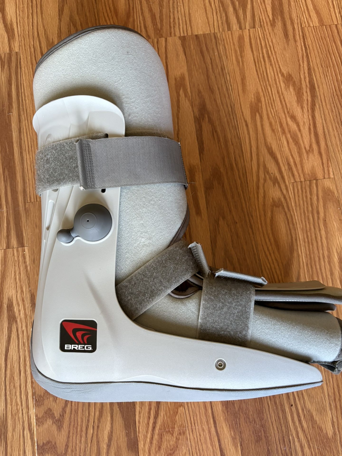 BREG Aircast Walking Boot Inflatable High Top Ankle Surgery Brace Size M 3 Strap