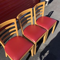 3 Chairs $25 Each / $25 Cada Una 