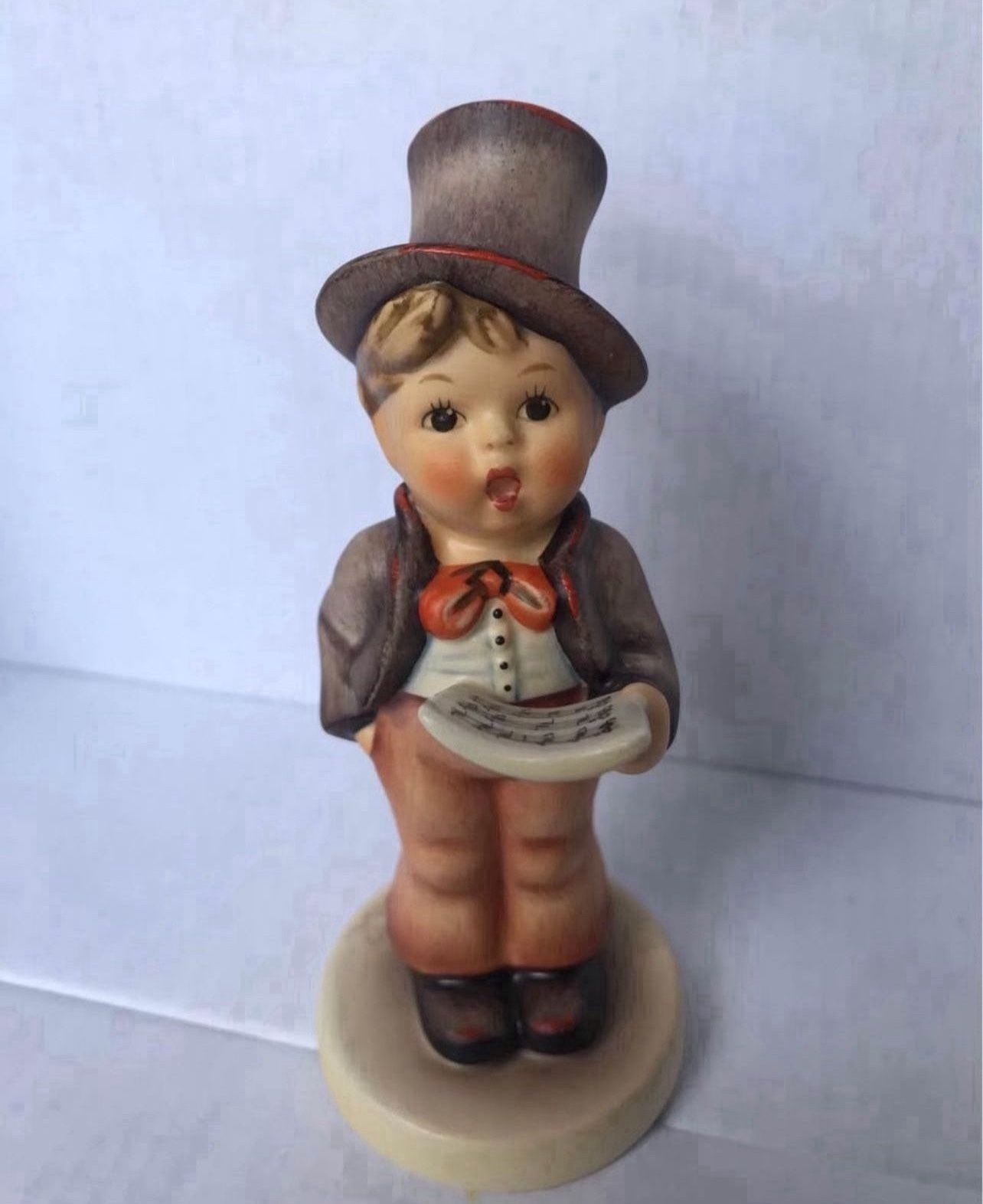 VINTAGE HUMMEL “Street Singer” PORCELAIN FIGURINE #131 - 5” - TMK-6  
