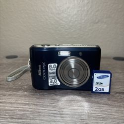 Nikon COOLPIX L18 8.0MP Blue Digital Camera