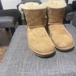 Ugg Size 6 There Like Brand New Asking  For 60 
