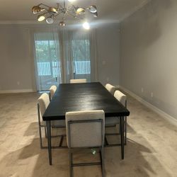 Dining Table /Chairs (6)