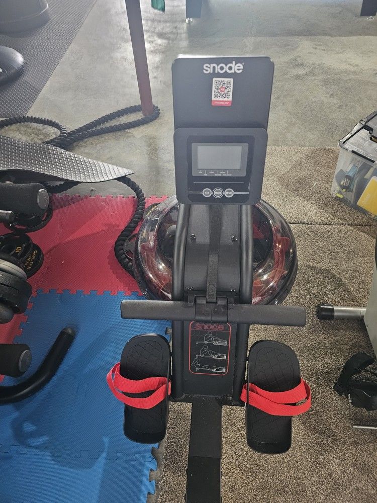 WR100 Rowing Machine