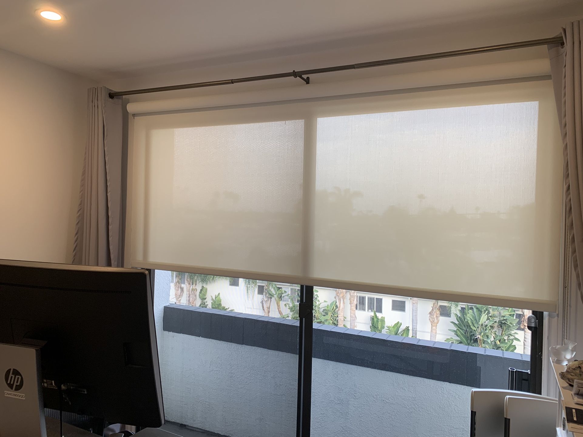 Roller Shade With Continuous Beaded Loop