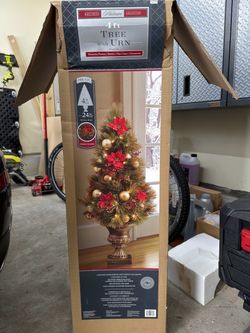 4 Ft Pre-Lit Decorative Christmas Tree with Urn
